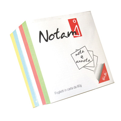 BLOCCO+MEZZO+CUBO+COLORATO+NOTAMI+CM%2E+9X9X4%2E5%3Cbr%3E%3Ci%3ENOTAMI%3C%2Fi%3E