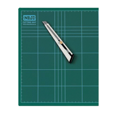 PIANO+DA+LAVORO+PER+CUTTER+CM%2E60X45+PVC%3Cbr%3E%3Ci%3ELEBEZ%3C%2Fi%3E
